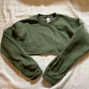 PrettyLittleThing Cropped Crewneck